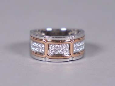 A fine diamond gold ring