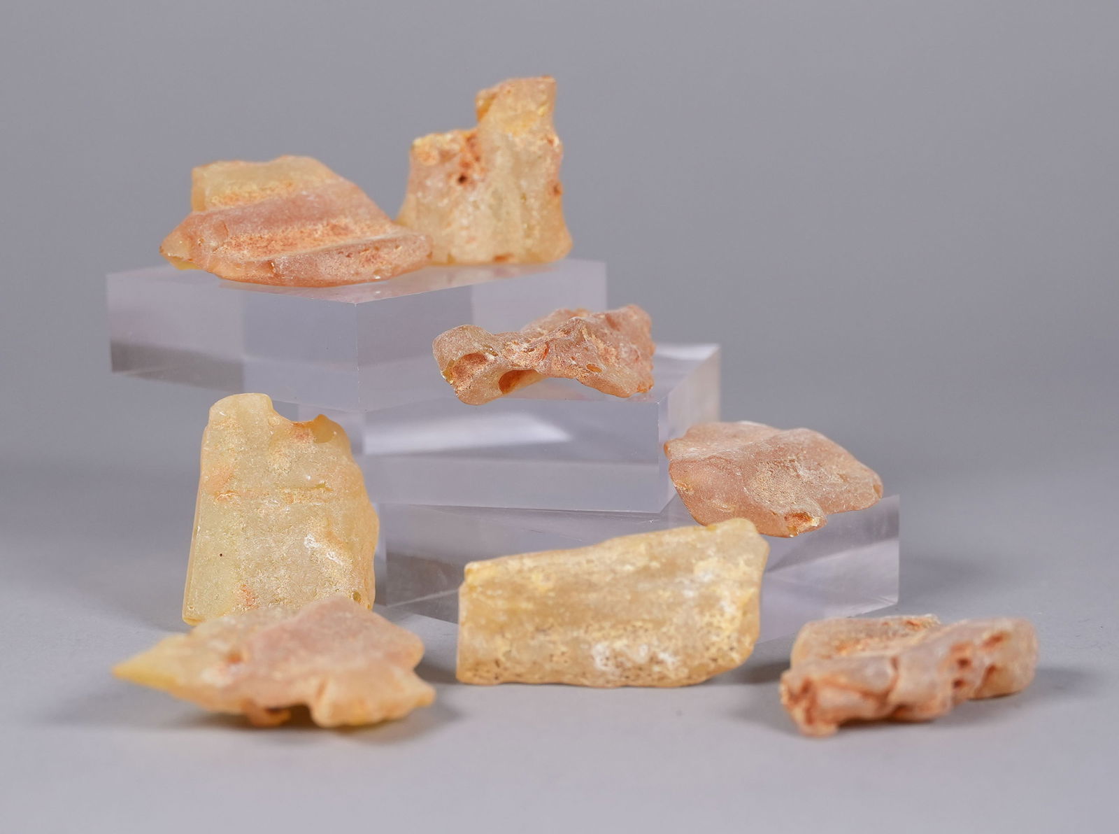 Lots amber specimen: Lots amber specimen.