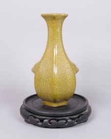 Chinese fine crackled vase