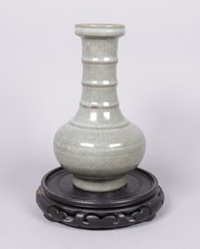 Chinese celadon crackled vase