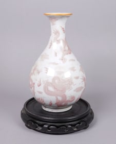 Chinese fine dragon vase