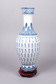 Chinese tall b/w vase