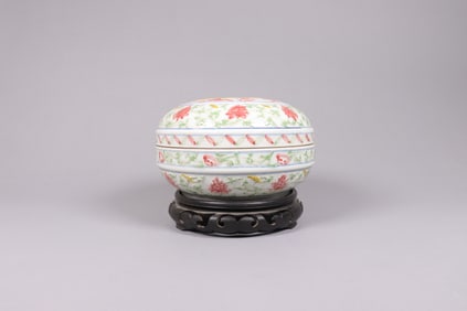 Chinese fine lidded box