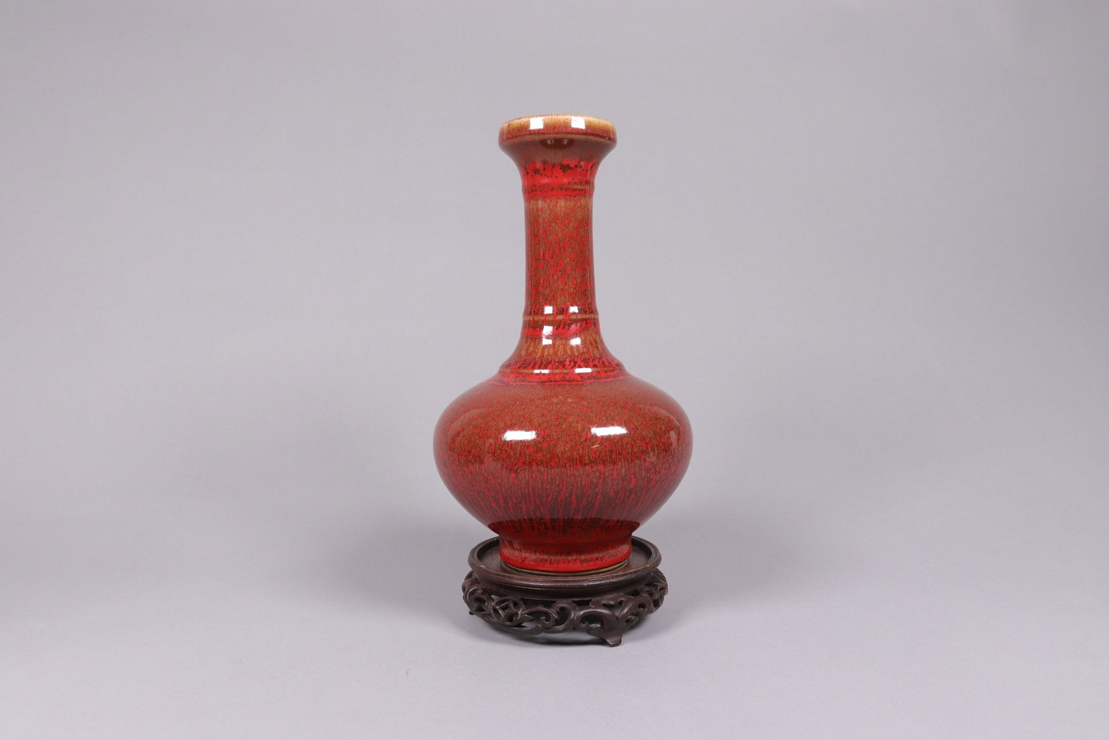 Chinese fine red vase: Chinese fine red vase. H: 9.5" x W: 5.5."