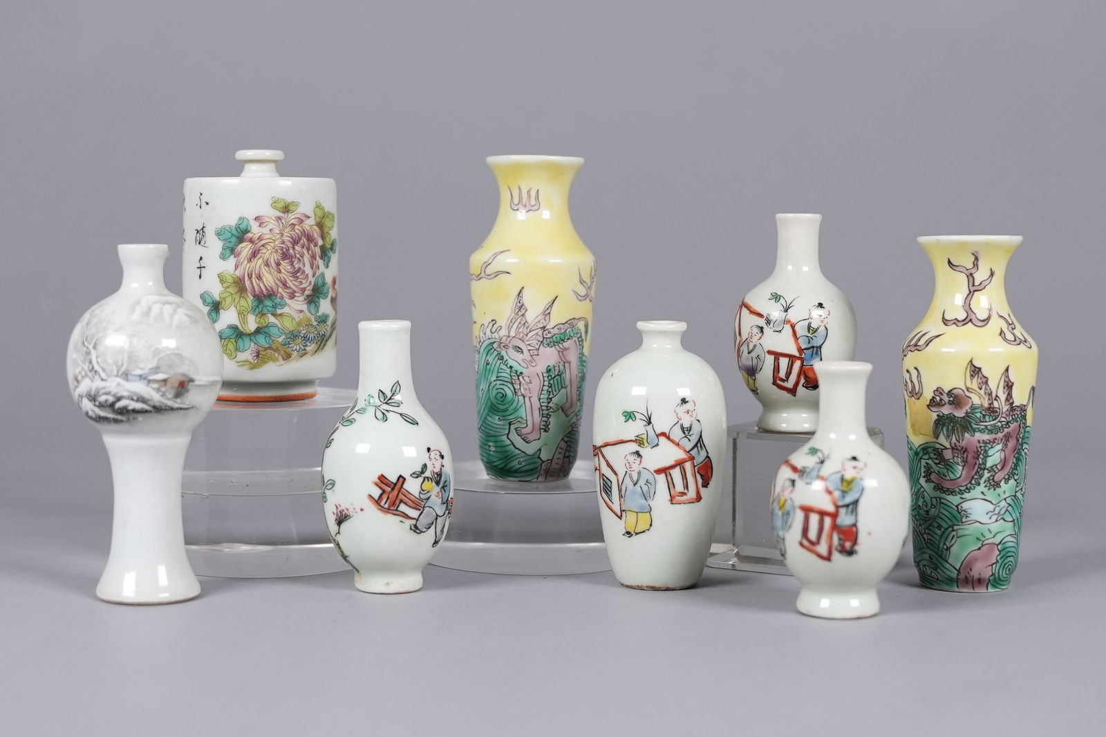 Lots Chinese snuff bottles (1 of 8)