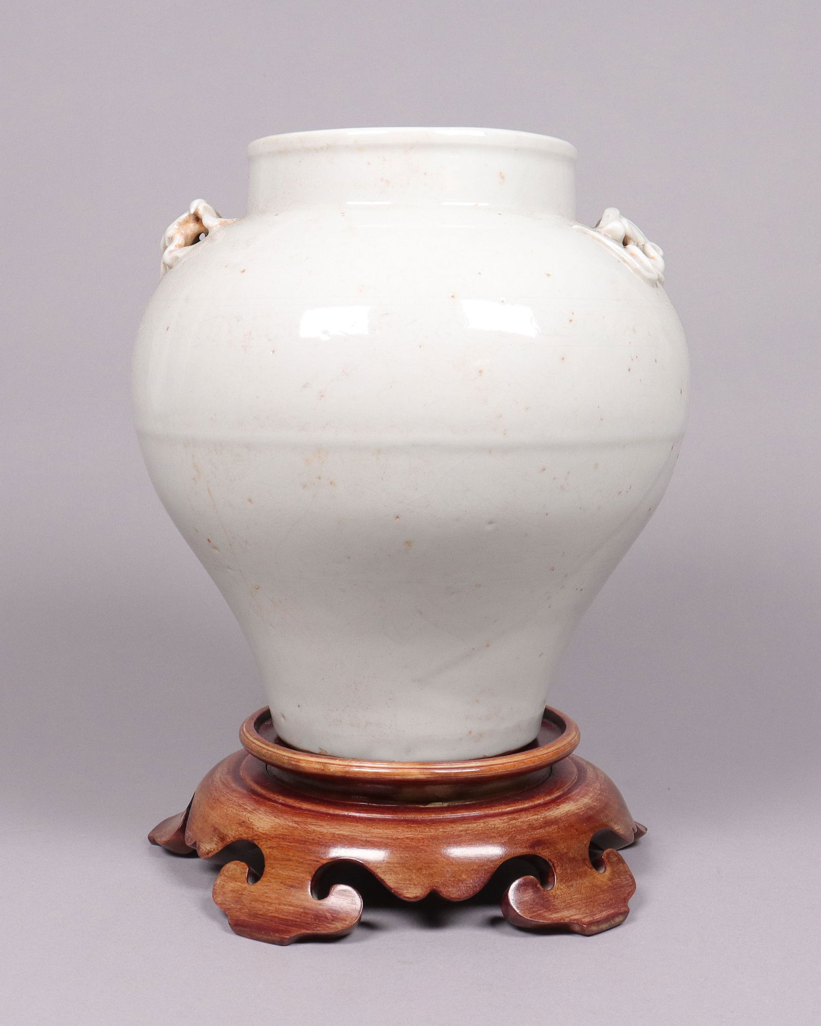 Chinese large white jar: Chinese large white jar. H: 8.6" x W: 8."