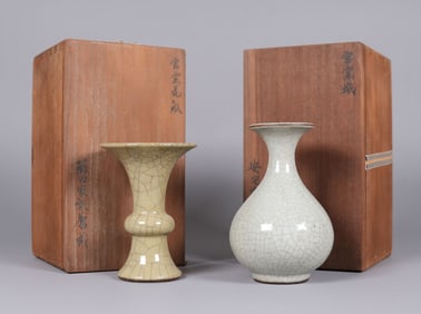 2 Chinese crackled vase with box