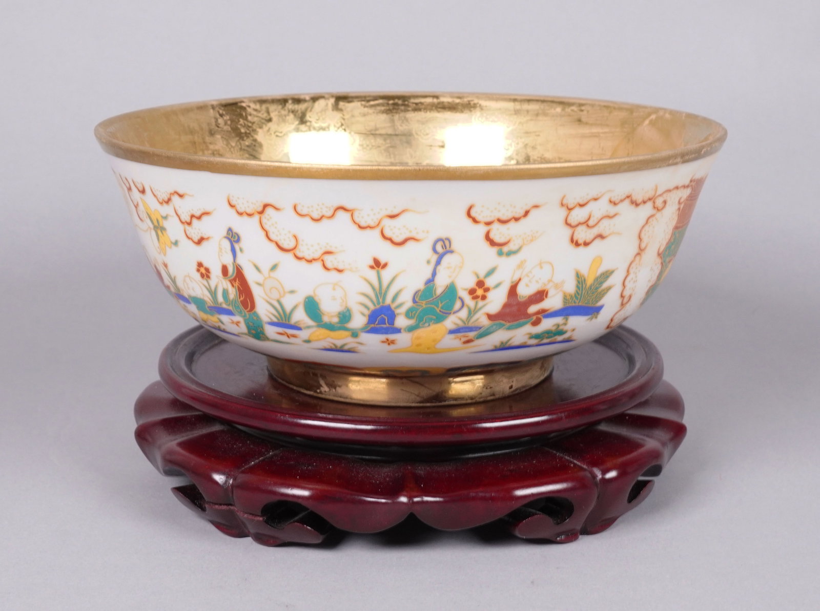Chinese fine fancy bowl: Chinese fine fancy bowl. H: 3" x W: 7.5."