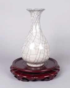 Chinese crackled vase
