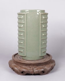 Chinese green crackled vase