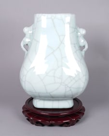 Chinese crackled vase