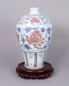 Chinese blue red vase