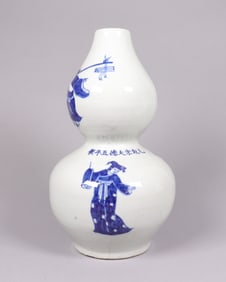 Chinese tall gourd crackled vase