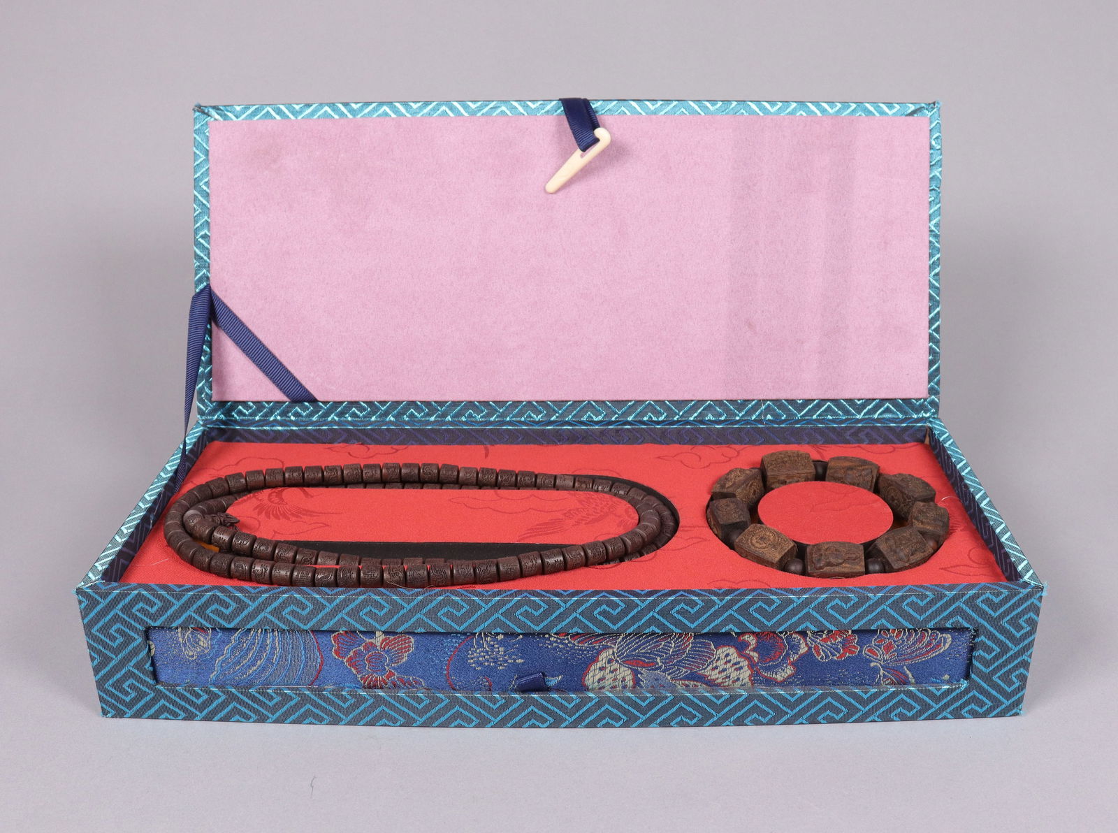 Lots Chinese beaded items (1 of 6)