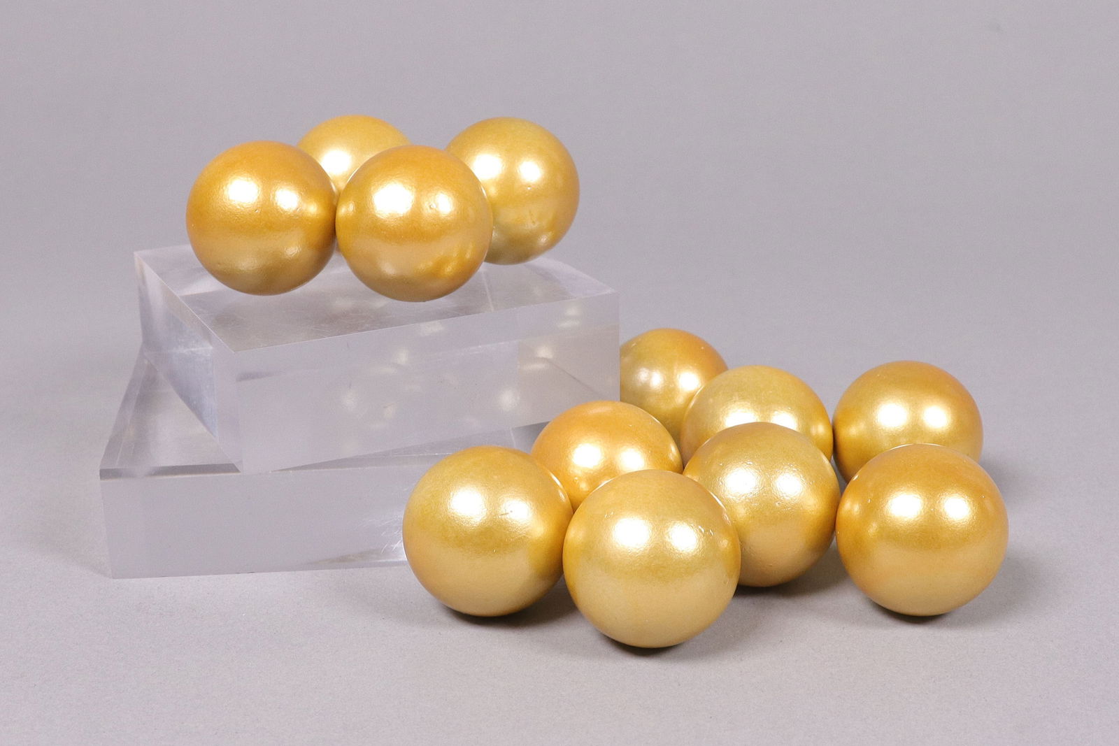 Lots Chinese glow balls in box (1 of 6)