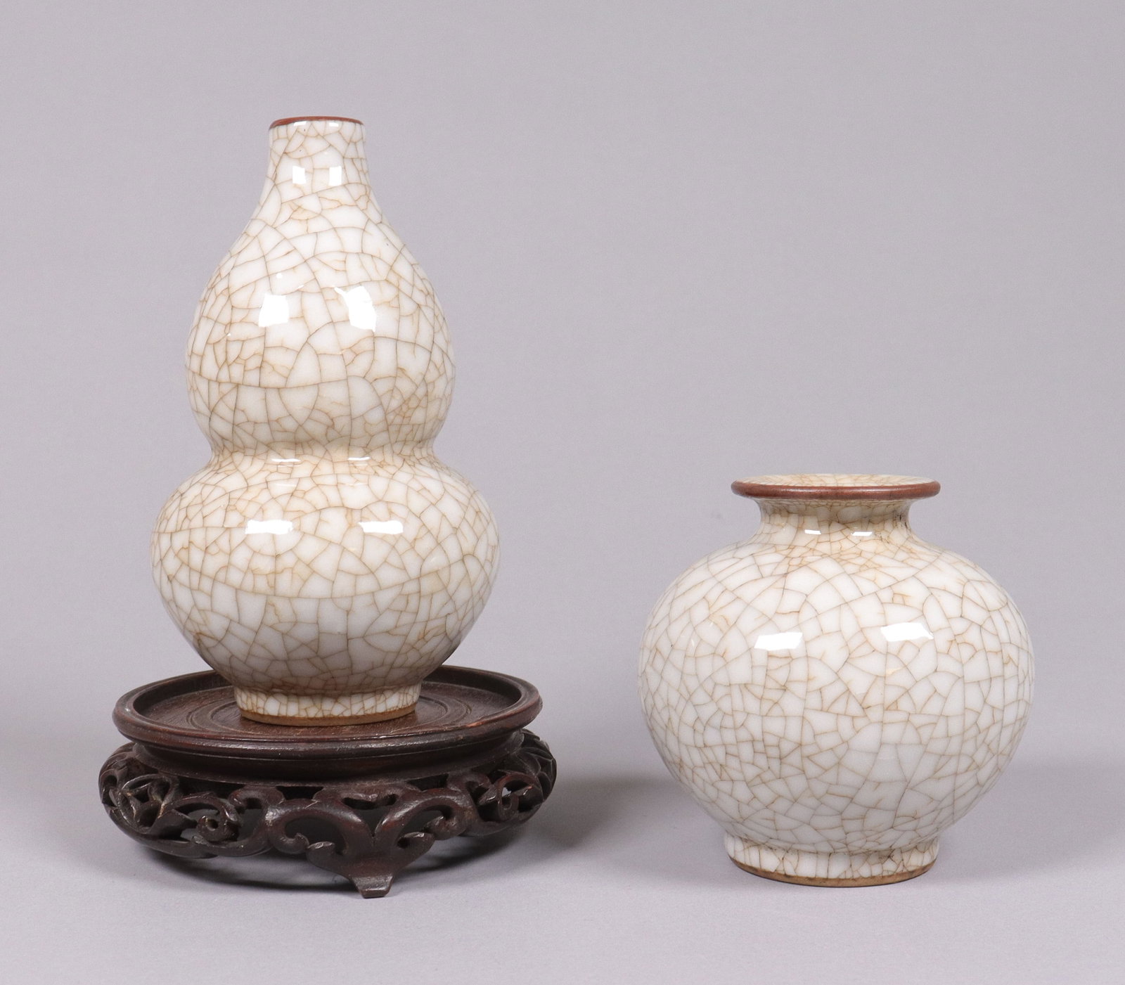 Lots Chinese crackled porcelains: Lots Chinese crackled porcelains. Largest H: 4" x W: 3.95."