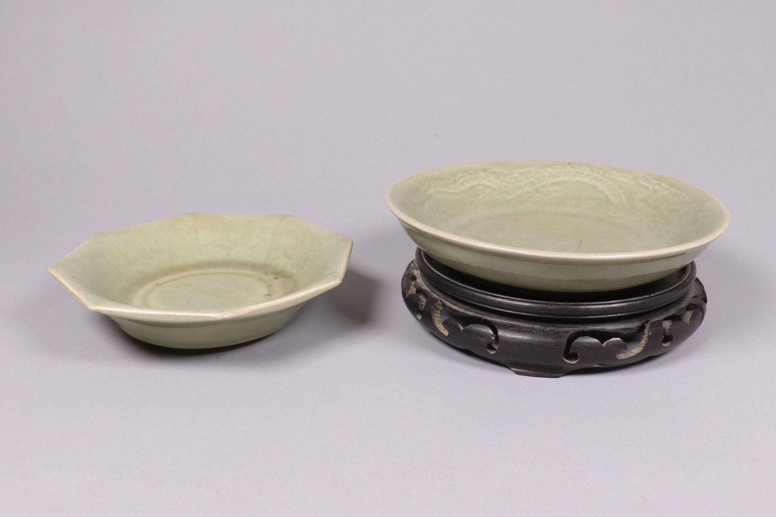 Lots Chinese green plates: Lots Chinese green plates. H: 1.5" x W: 7.85."