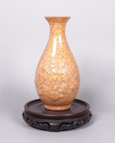 Chinese fine crackled vase