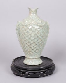 Chinese fine crackled vase