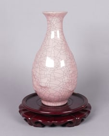 Chinese fine crackled vase
