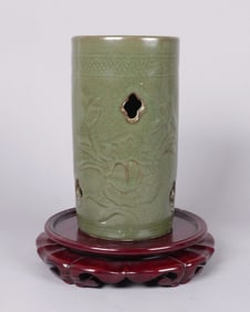 Chinese fine green vase