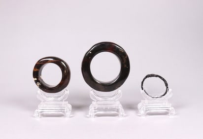 Lots fine amber items