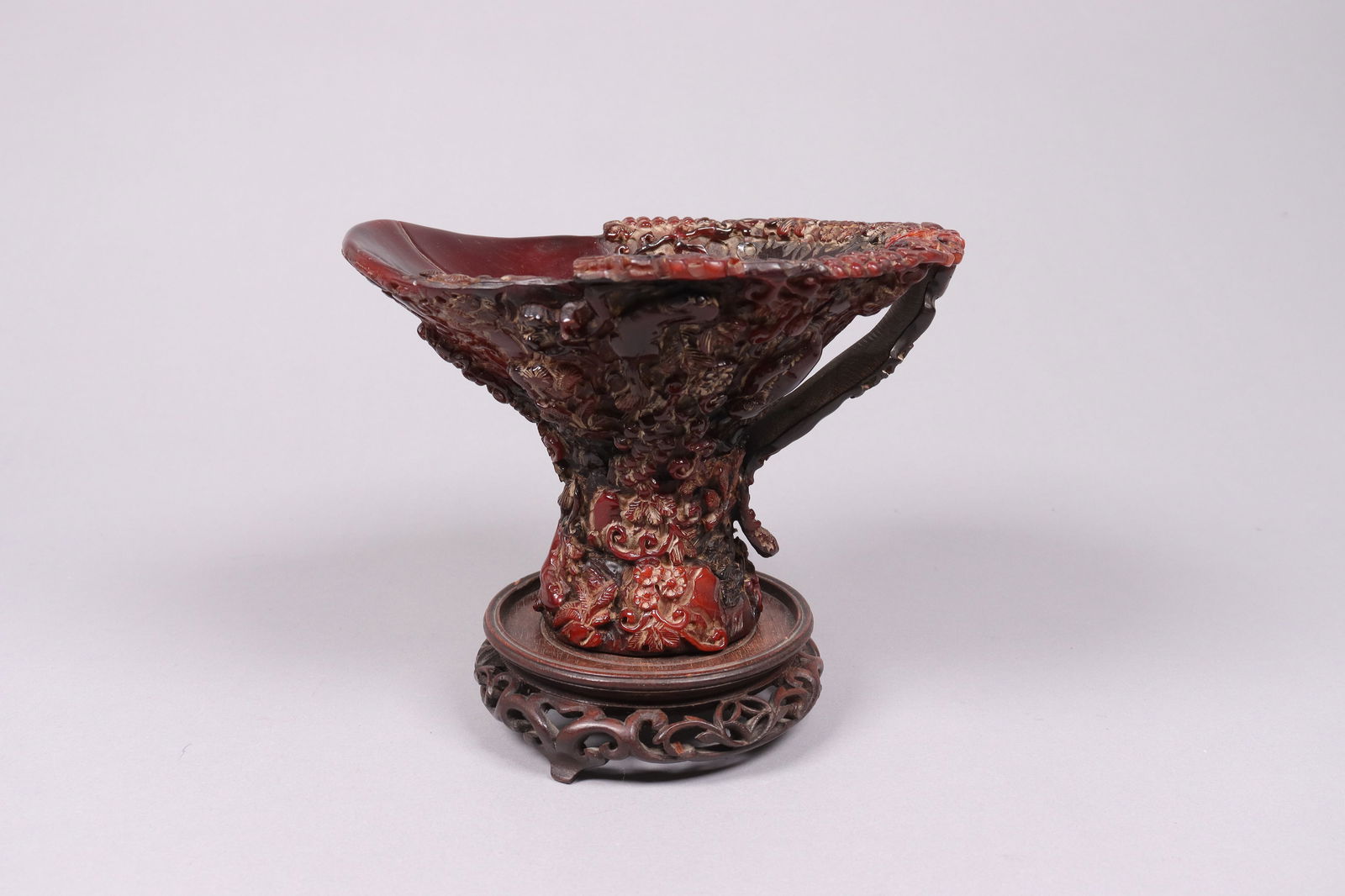 An important Chinese carved cup (1 of 7)