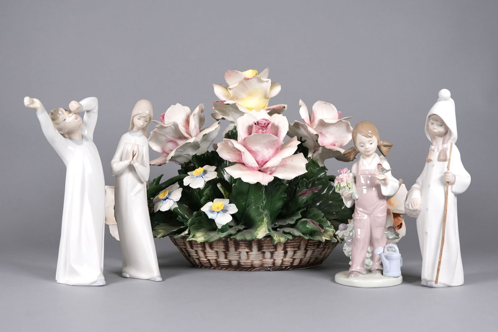 Lots vintage ceramic figures (1 of 8)