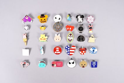 Lots vintage Disney pins