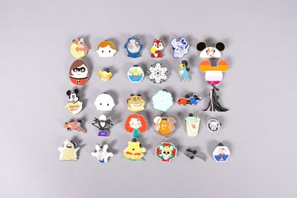 Lots vintage Disney pins