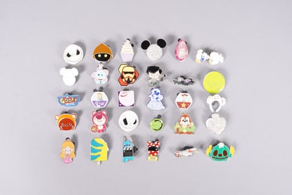 Lots vintage Disney pins