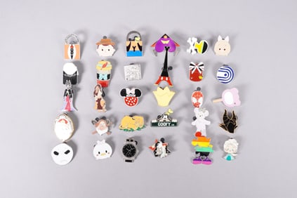 Lots vintage Disney pins