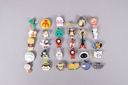 Lots vintage Disney pins
