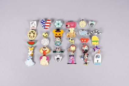Lots vintage Disney pins