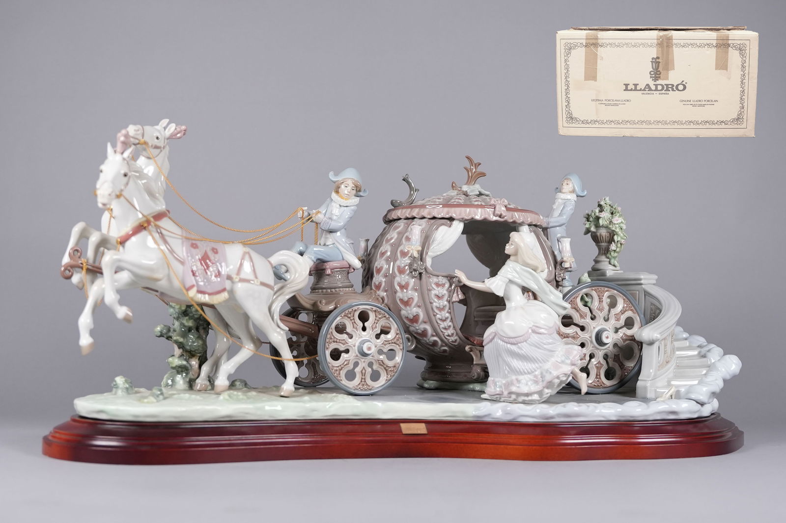 Lladro At the Stroke of the Twelve figurine (1 of 15)