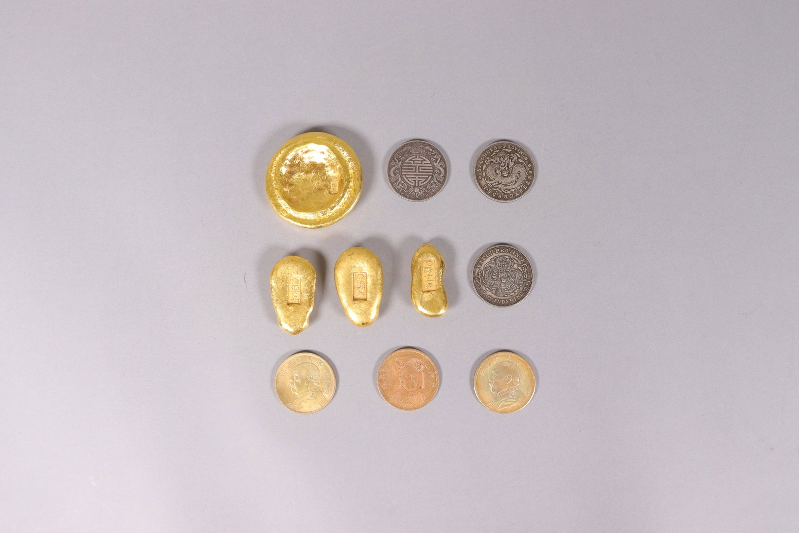Lots Chinese ingots ungraded: Lots Chinese ingots ungraded or authenticated. We do not guarantee of any material, ages, markings or period. All sales are final, no return.