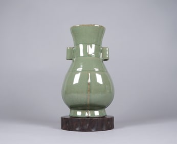Chinese fine celadon vase