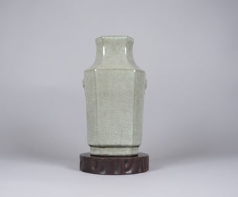 Chinese crackled vase