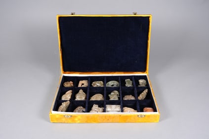 Lots Chinese jade in box