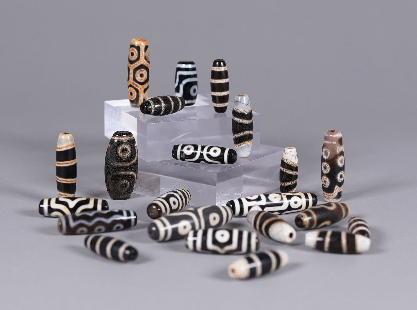 Lots Tibetan dzi beads estate (1 of 6)