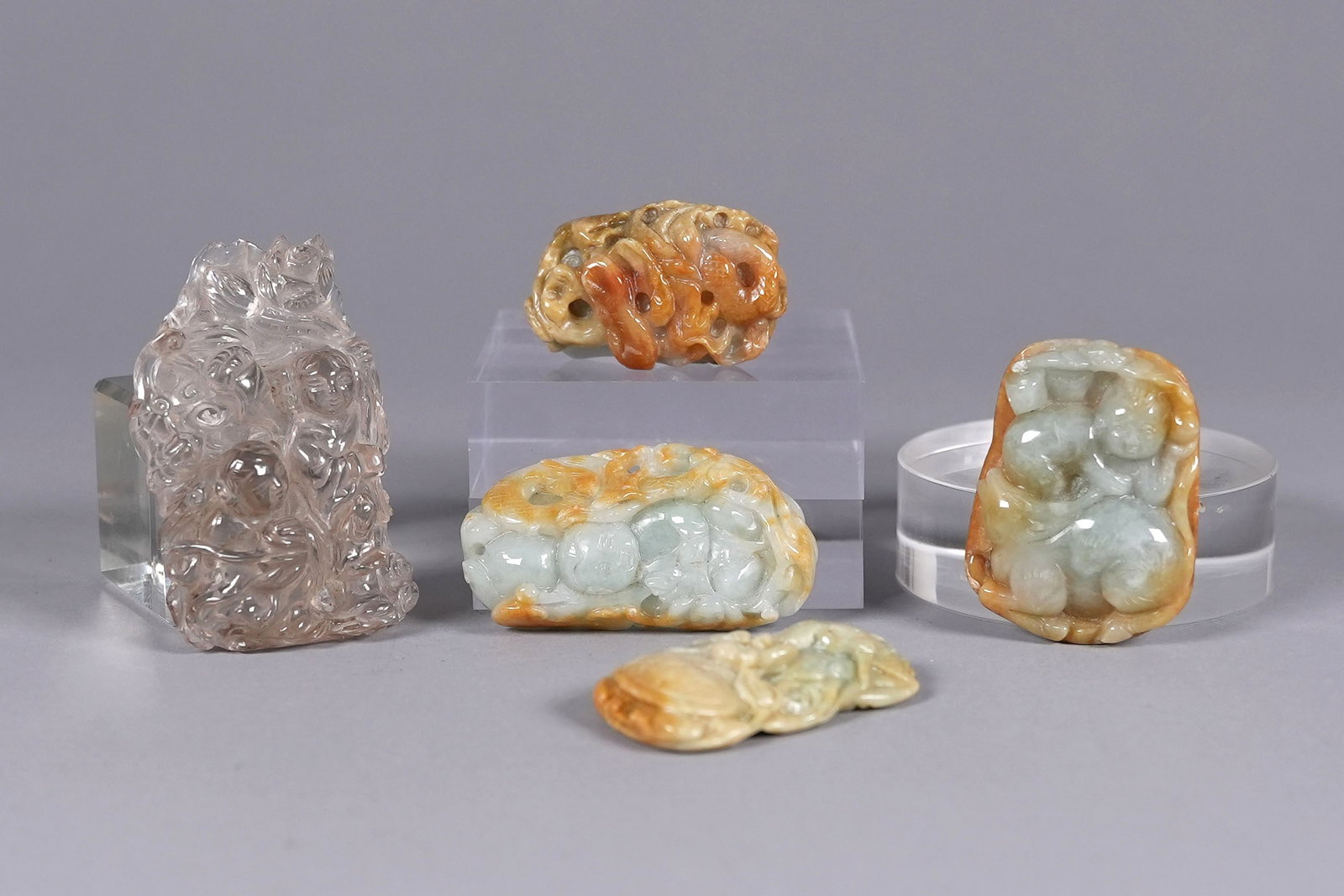 Lots Chinese fine carvings: Lots Chinese fine carvings, some are jadeites.