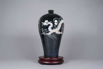 Chinese tall dragon vase