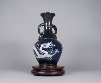 Chinese fine handled dragon vase