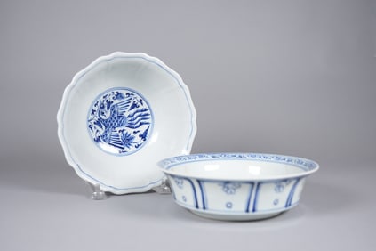 2 Chinese b/w fine bowls