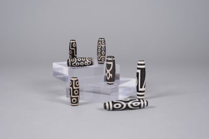 Lots Tibetan dzi beads estate