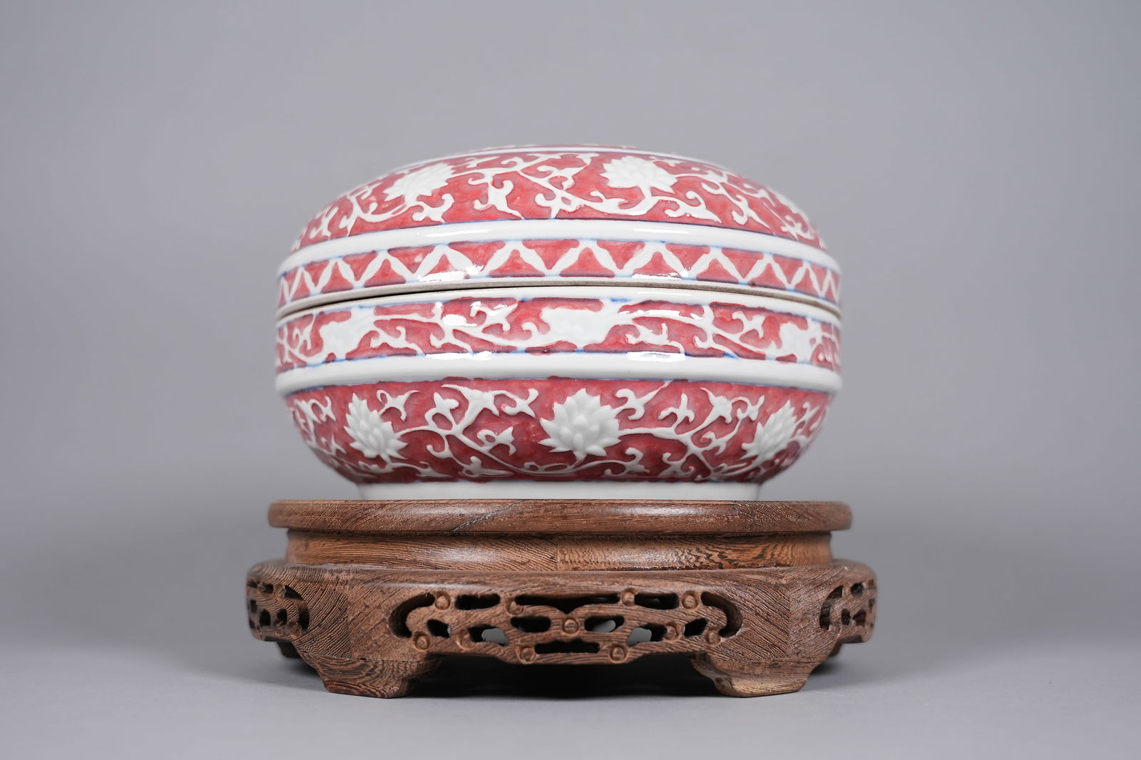 Chinese dragon lidded box (1 of 7)