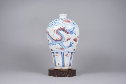 Chinese fine dragon vase