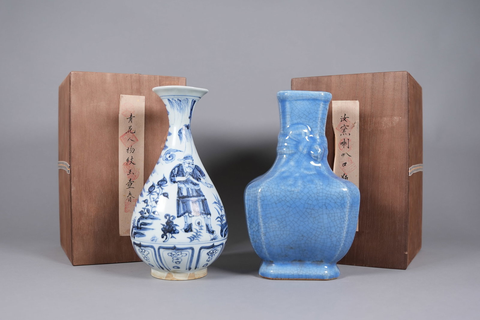 Lots Chinese porcelain vase: Lots Chinese porcelain vase, with wooden box. Largest H: 11" x W: 6.6."