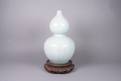 Chinese fine gourd vase