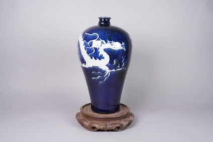 Chinese tall dragon vase